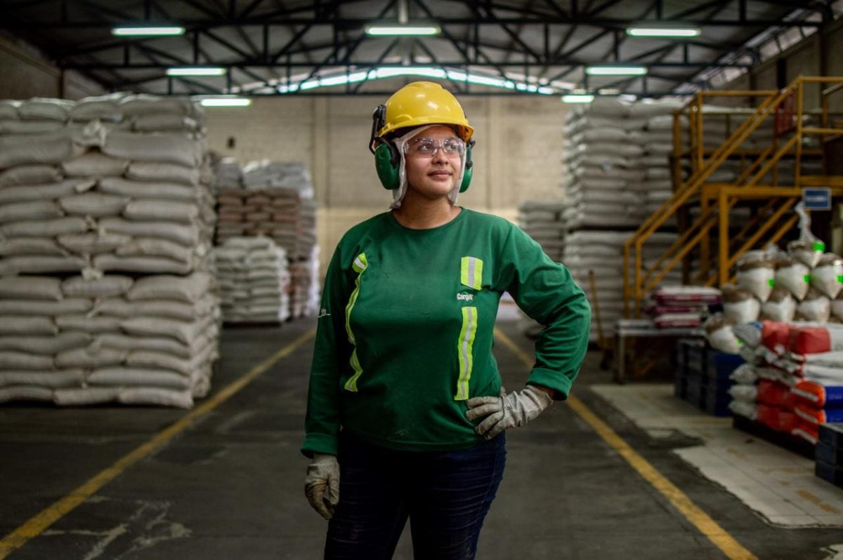 Cargill es una empresa familiar comprometida con el suministro de alimentos, ingredientes, soluciones agrícolas y productos industriales para nutrir al mundo de forma segura, responsable y sostenible