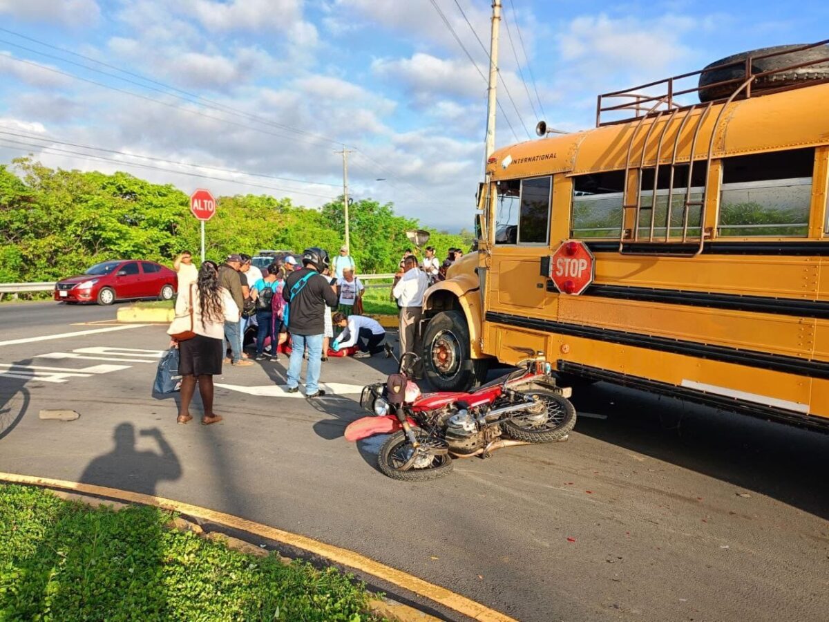Accidente en Nindirí: Motociclista herido al impactar