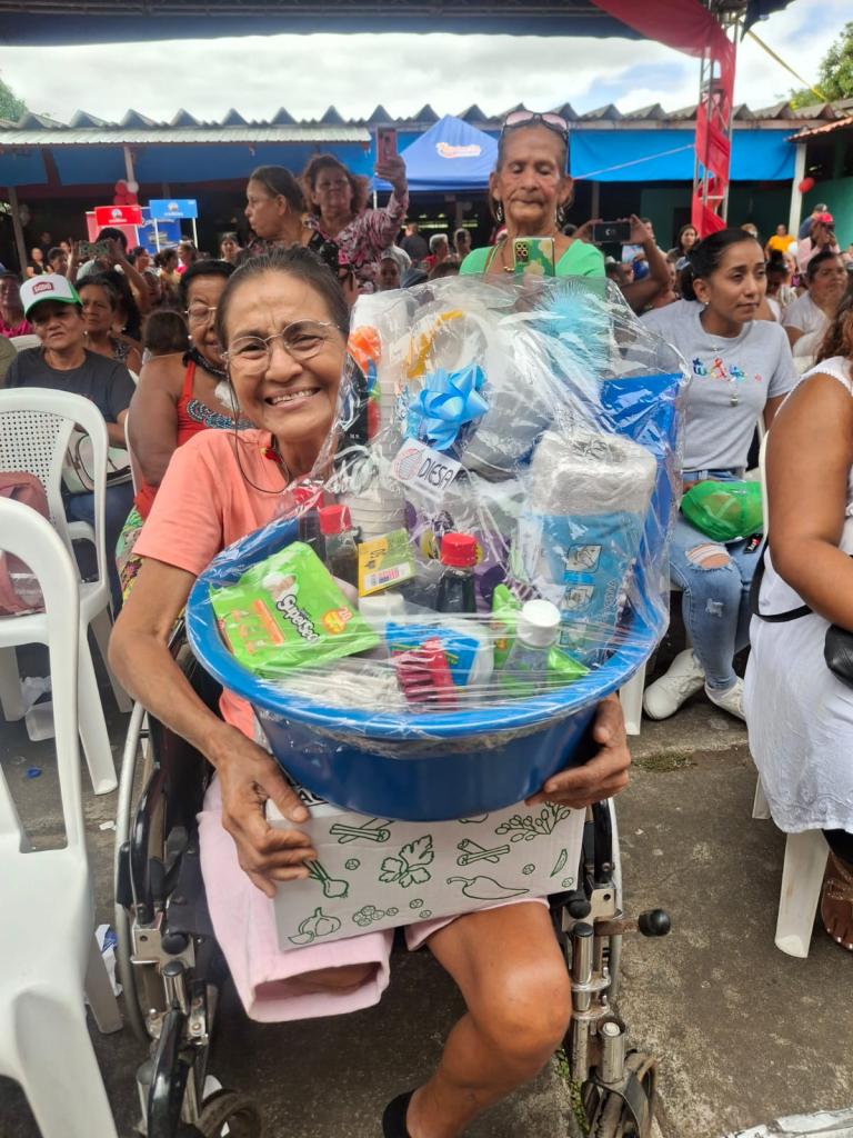 Madre diabética y con una pierna se roba el show en La Madre Panza 2025
