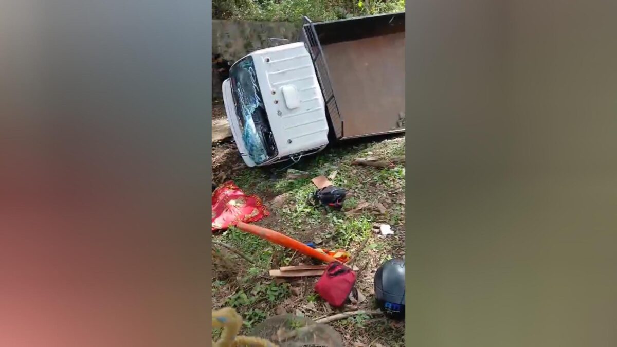 Tragedia en Orosí: Mueren dos tras vuelco de camión