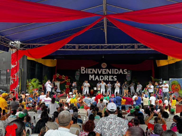 Costa Azul puso a bailar a las madres en celebración de Tu Nueva Radio Ya a las mamacitas nicaragüenses