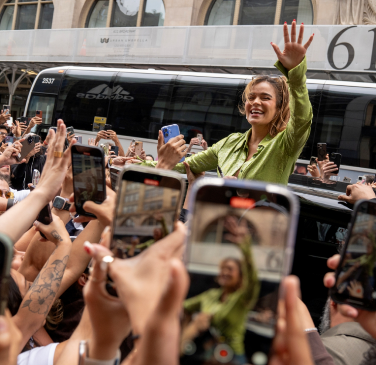 Karol G sorprende a sus fanáticos en Nueva York con aparición inesperada