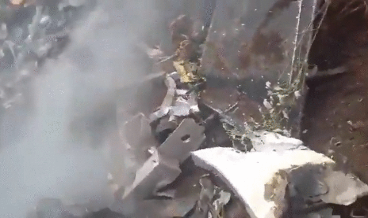 Una avión Let-410 UVP-E matrícula TG-TJG se desplomó en la zona alta de Pavencul, en Chiapas, poco después de despegar de Tapachula