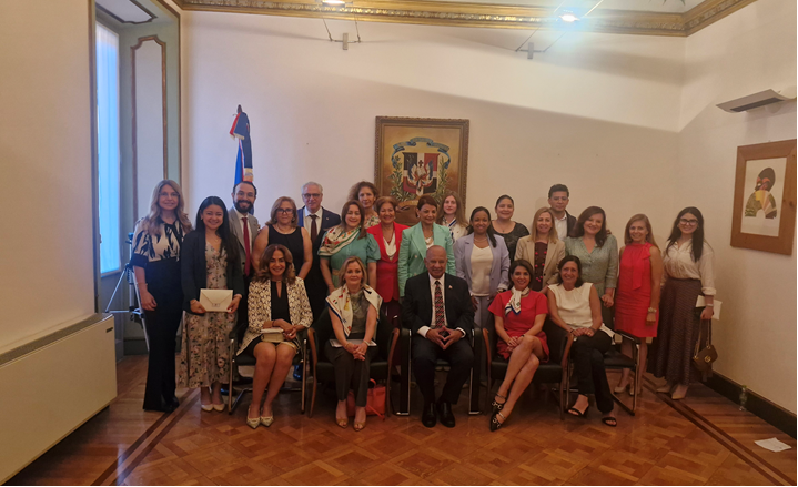 Nicaragua impulsa el liderazgo femenino en diplomacia