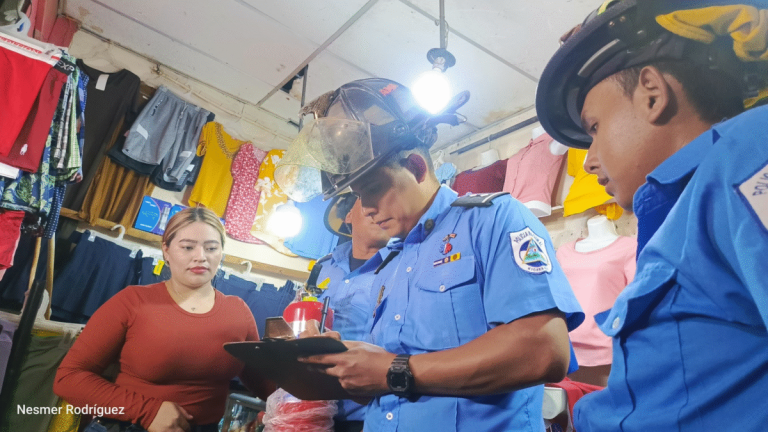 Bomberos Unidos realizan inspección en tramos del Mercado Iván Montenegro