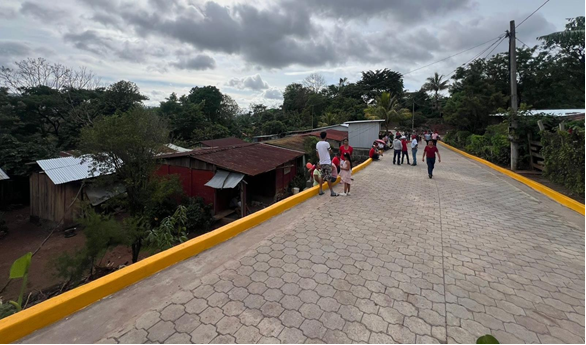 Larreynaga, calles adoquinadas en la comunidad Calle Real
