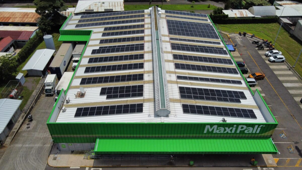 Walmart genera 30 millones de kWh de energía renovable con sus paneles solares