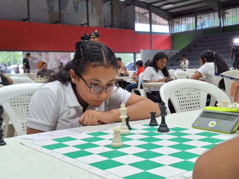 Competencia Nacional de Ajedrez: Talento Juvenil en Acción