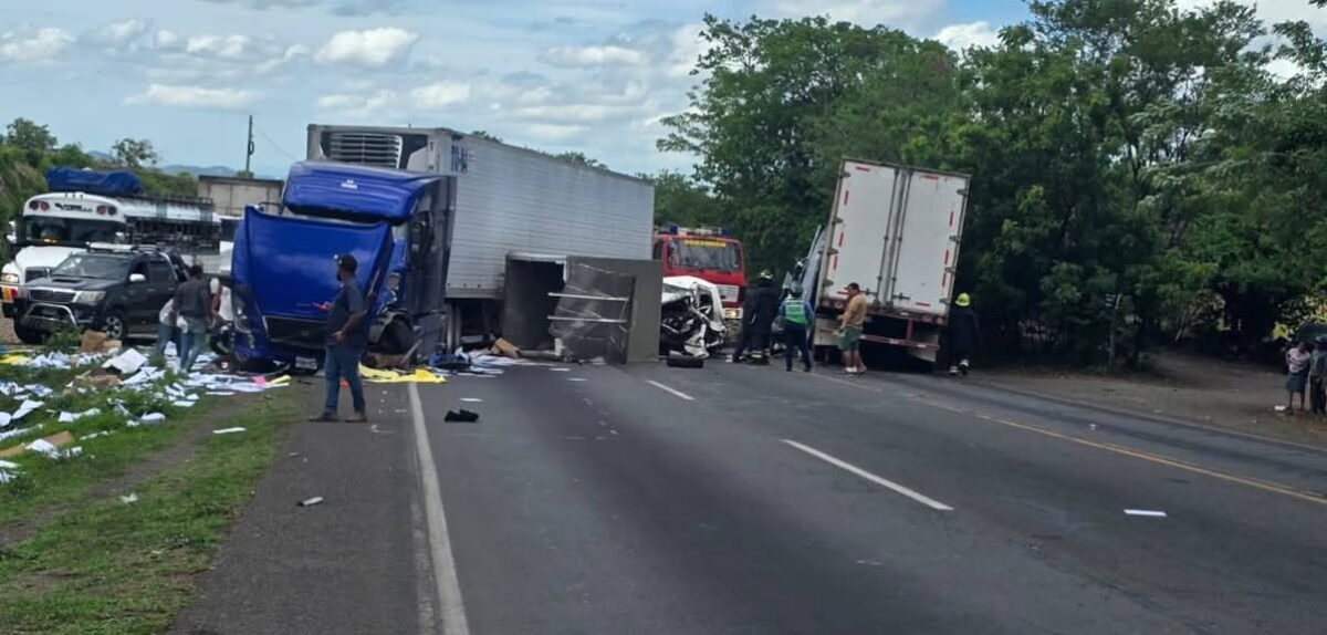 Triple choque en carretera: Juan Pablo en estado crítico