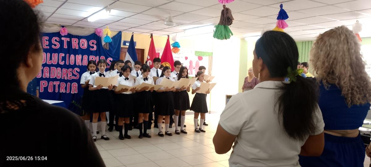 Bono Presidencial a maestros en el Colegio Barrilete