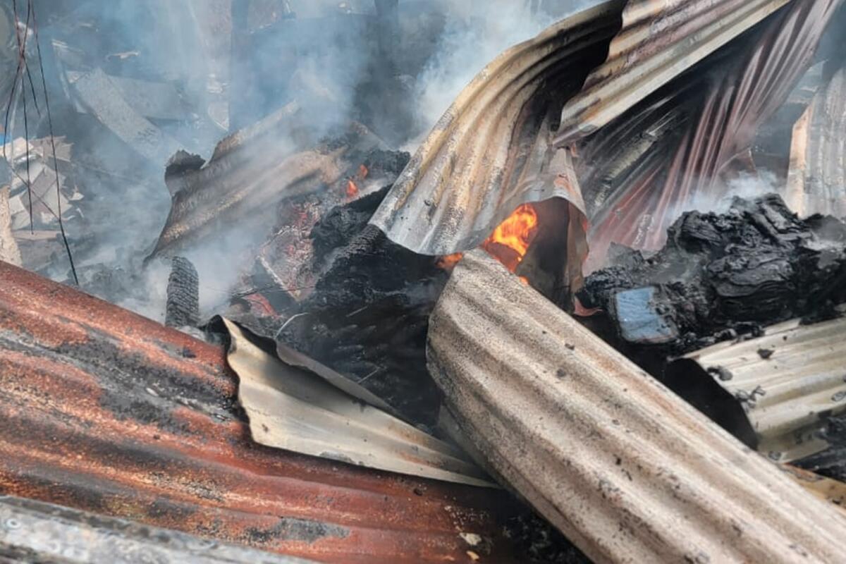 Incendio arrasa la casa de Javier Vivas Muñoz en Monte Fresco