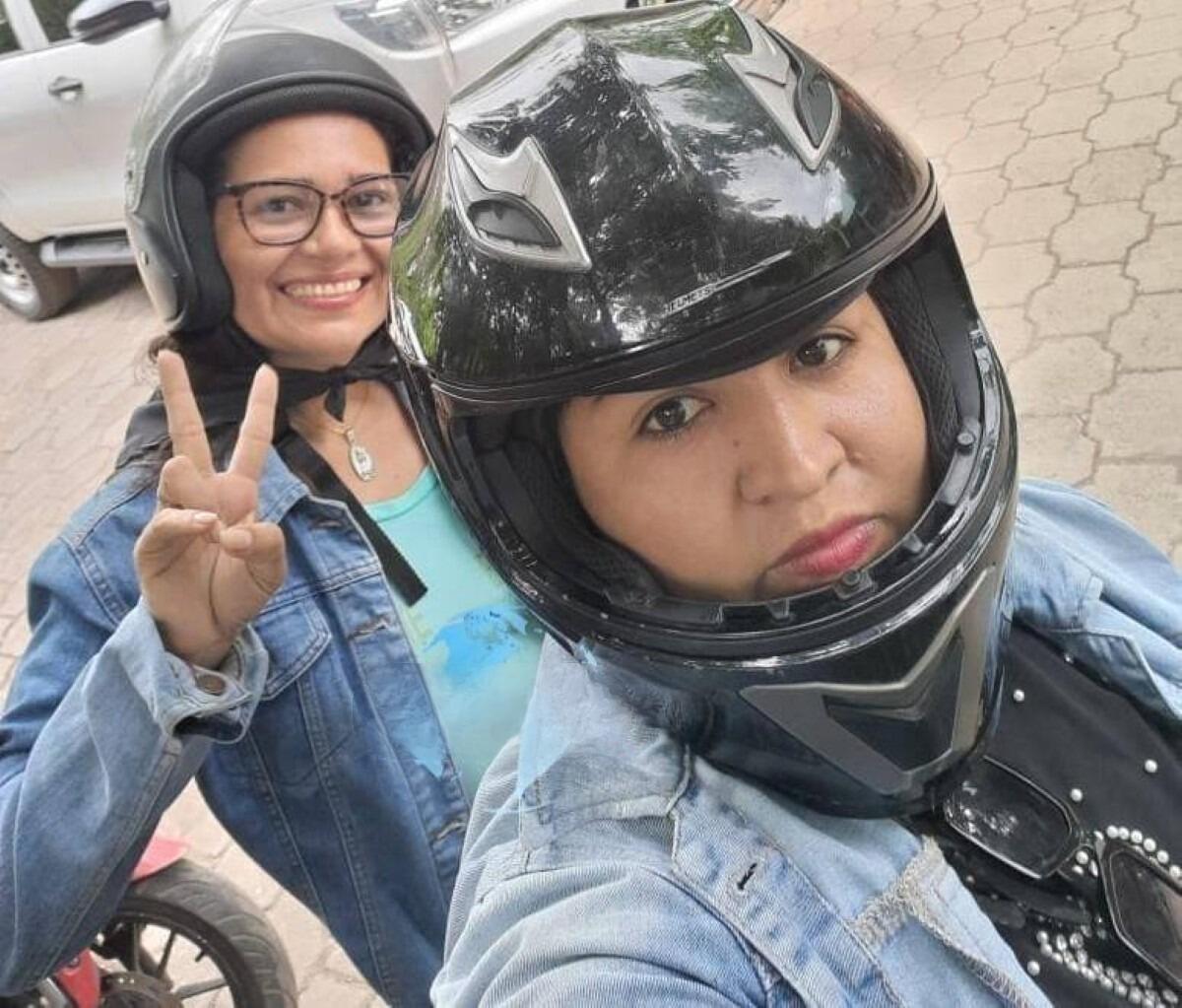Las profesoras Katlin Auxiliadora Barahona Largaespada y Eliud Azucena Gaitán Espinoza (QEPD)