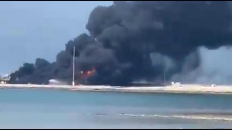 Tragedia en puerto iraní deja tres muertos tras incendio en barco con metanol
