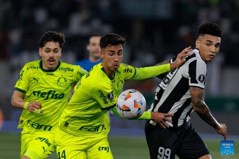 Duelo de clubes brasileños Botafogo ante Palmeiras inauguran los octavos de final del Mundial de Clubes