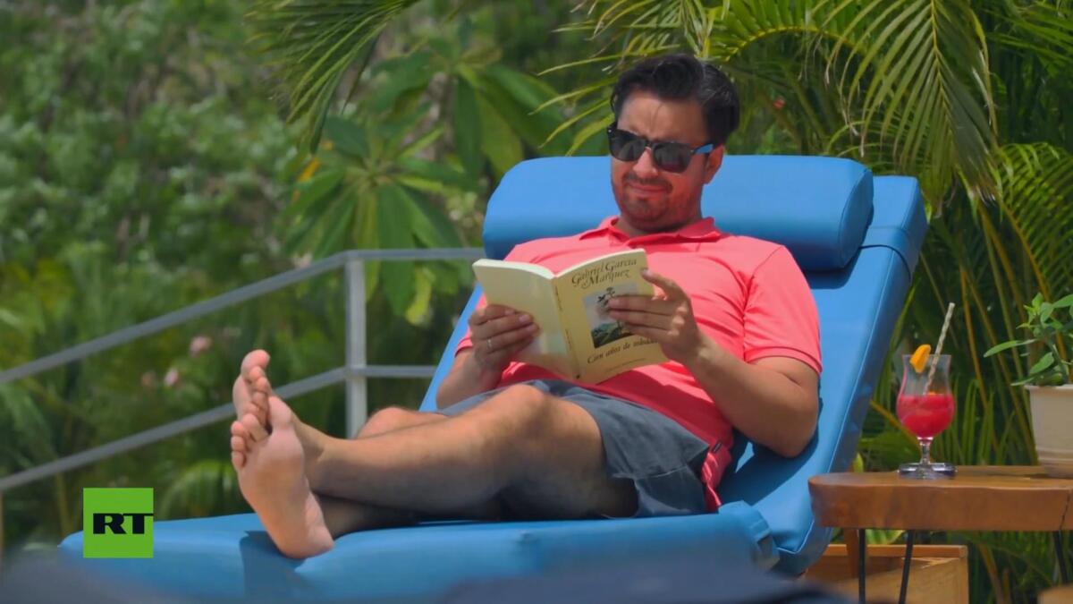El periodista Erick Fonseca disfrutando en un eco hotel turístico en el Pacífico de Nicaragua