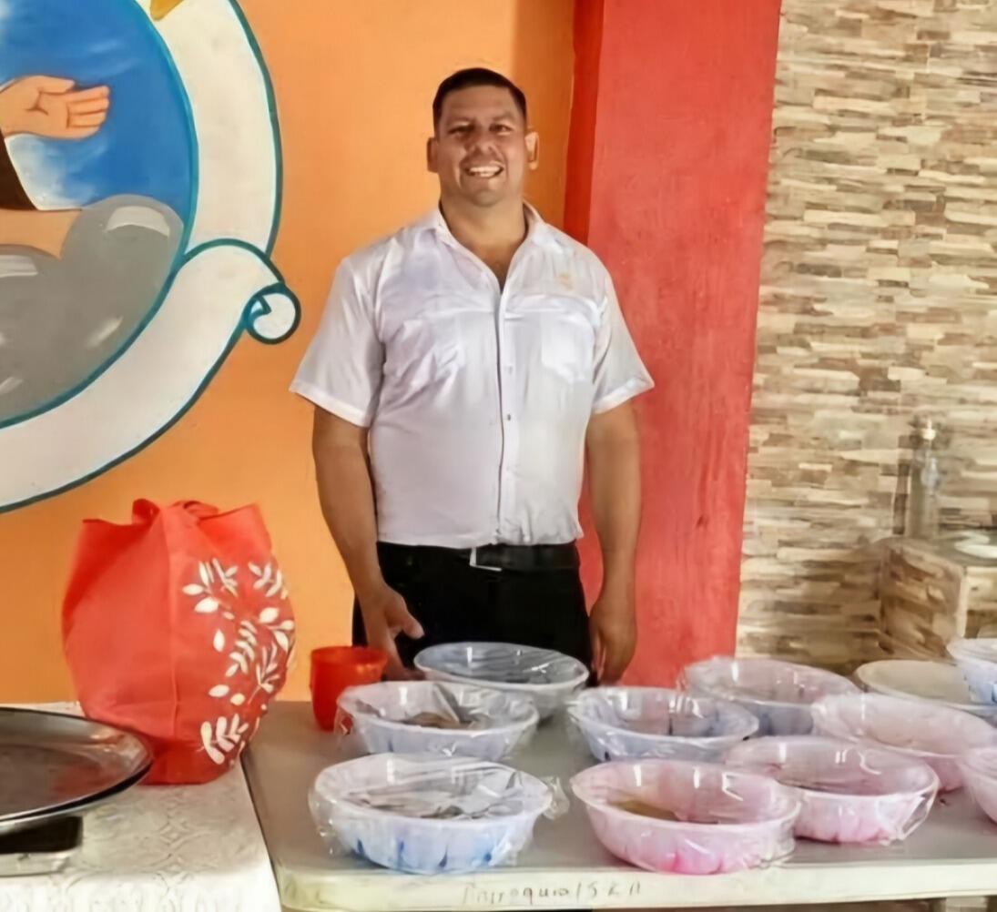 El profesor Carmen Ernesto Herrera