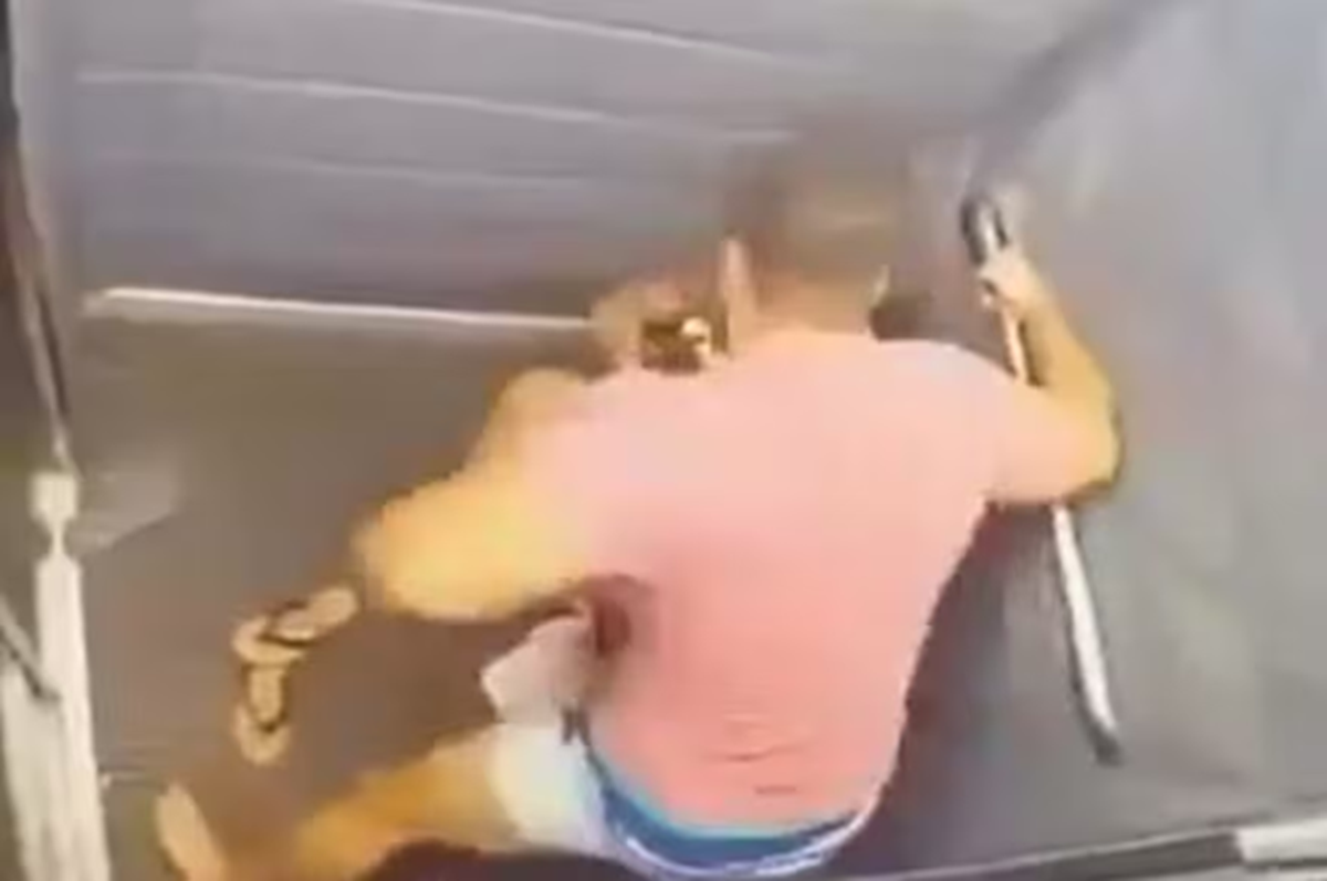 Exjugador olímpico brasileño golpea brutalmente a su novia en ascensor de condominio