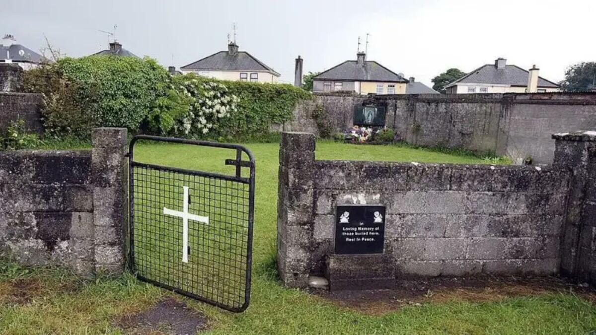 796 bebés enterrados en un tanque séptico: la historiadora que destapó el escándalo más oscuro de Irlanda