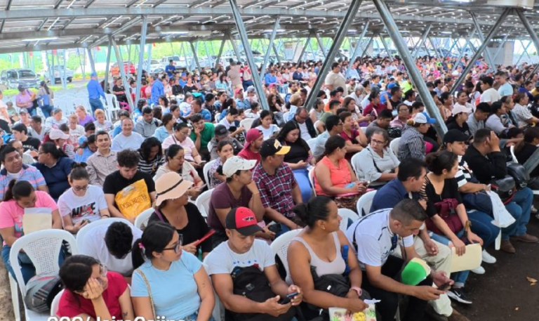 Miles de familias nicaragüenses acuden a la Feria de la Vivienda Urbanización Nuevas Victorias en Managua