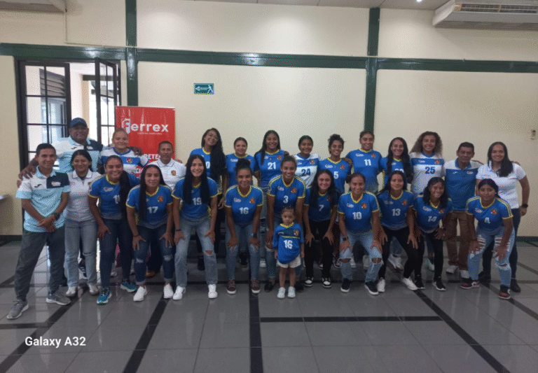 Managua FC Femenino recibe uniforme para debutar en el Campeonato Nacional de Fútbol Femenino 2025