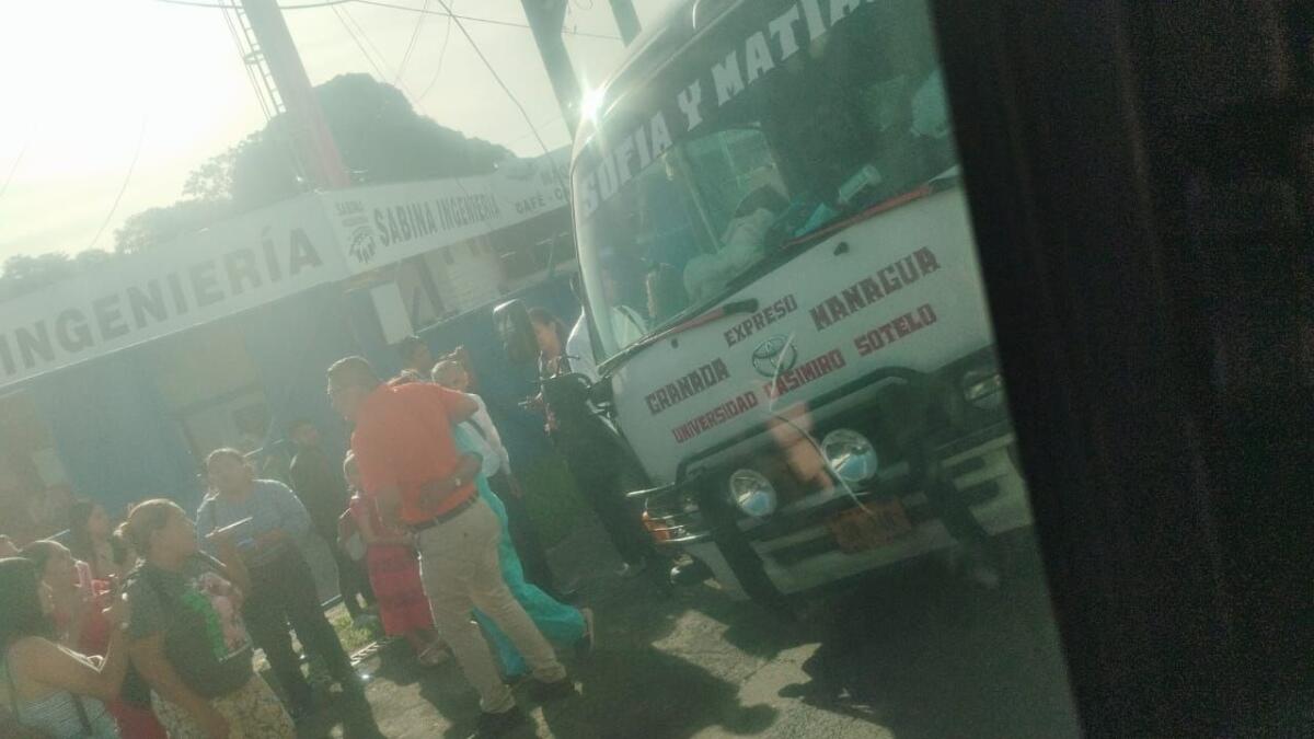 Atropello en Granada: Niña grave tras ser impactada por microbús