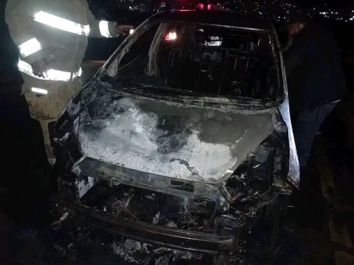 Kia Morning rojo sufrido incendio y quedó en chatarra