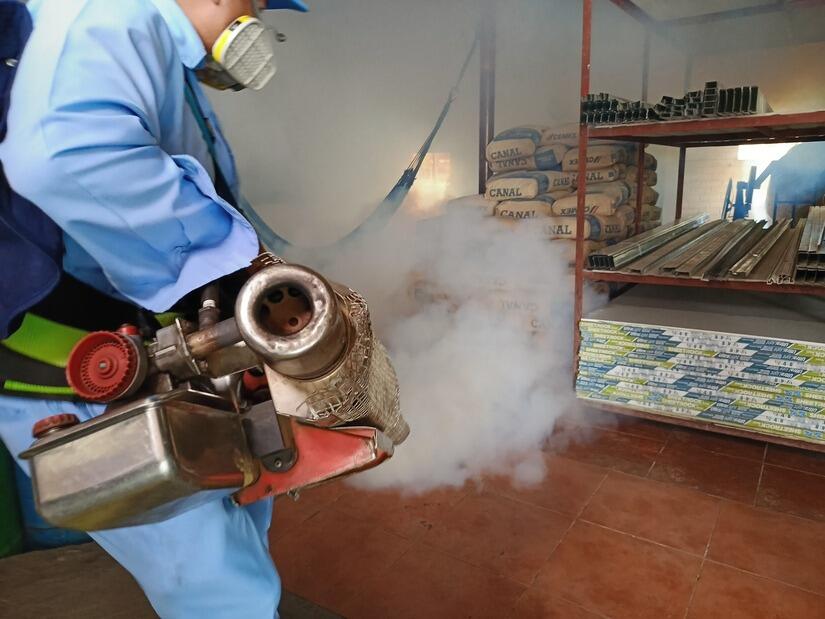 Lucha contra el dengue: MINSA fumiga en Managua