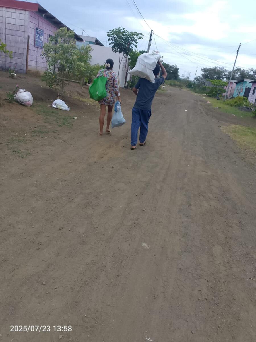 Tras saquear las viviendas metían todo lo robado en sacos
