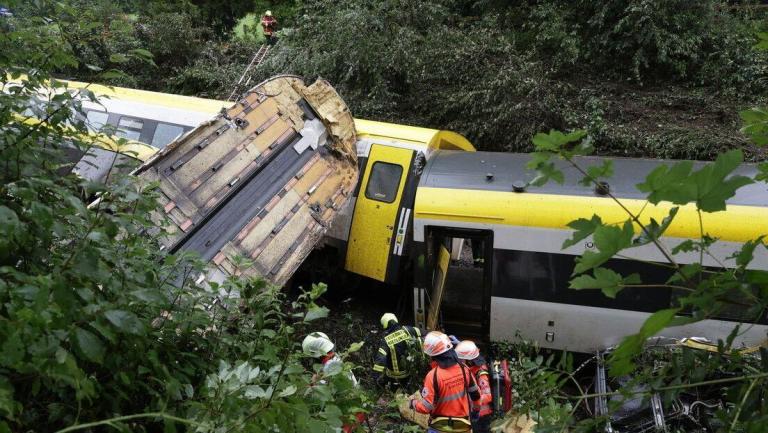 Tragedia ferroviaria en Alemania causa 11 muertos y 63 heridos