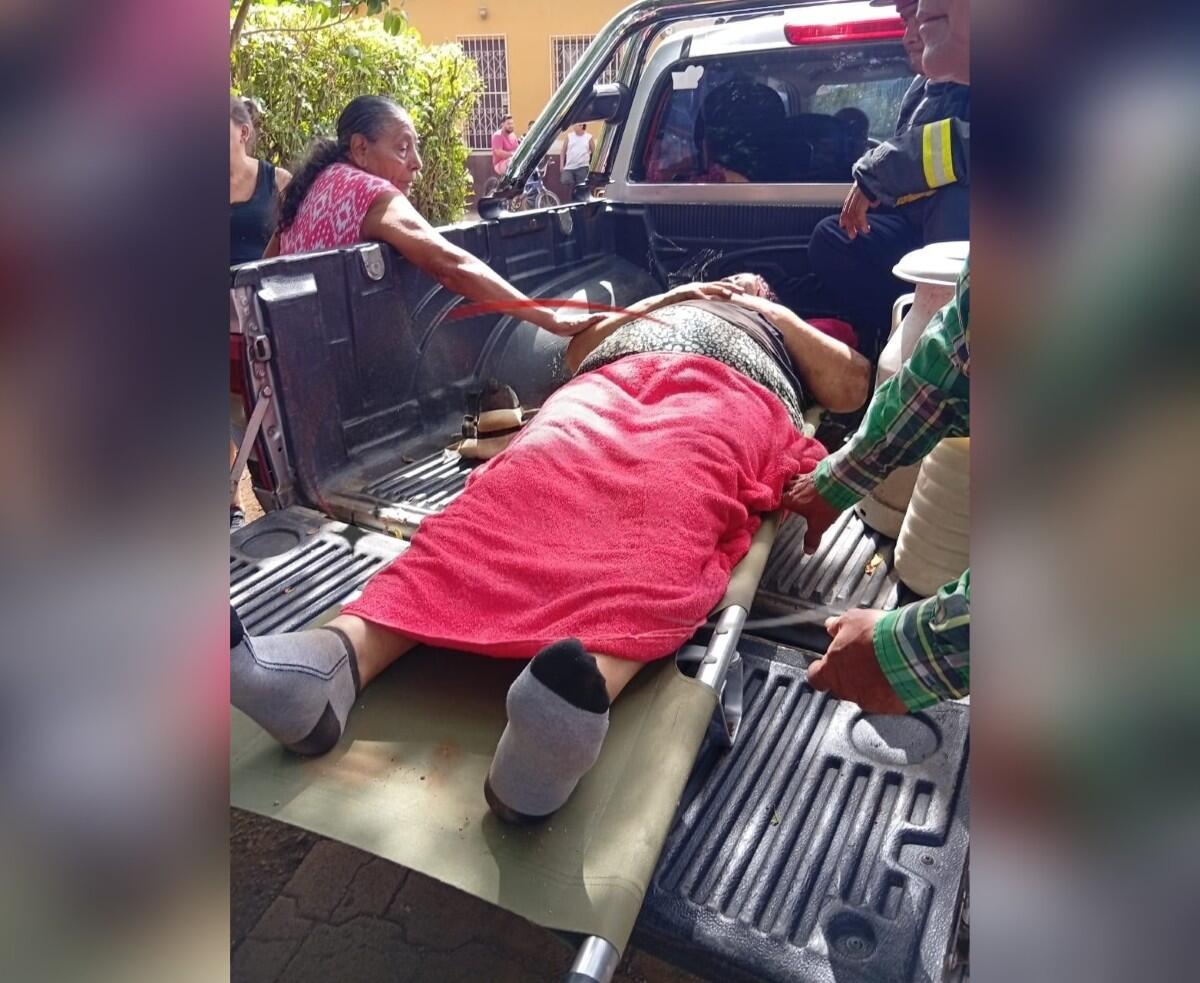 Mercedes Moya Zelaya, herida tras caer en un sumidero