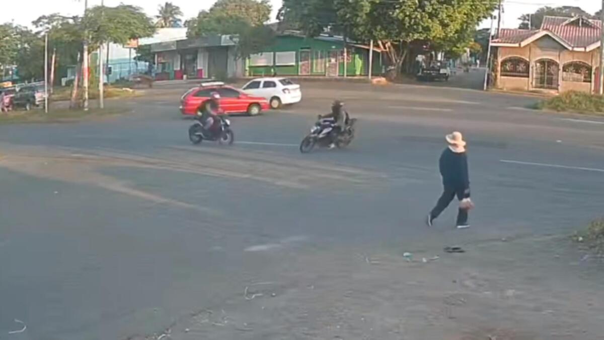 Lesiones leves tras choque de motociclistas en Managua