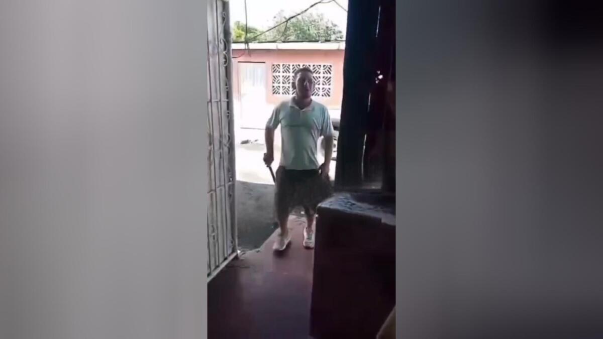 Hernando Salinas es detenido tras difundirse video de agresiones a su progenitora en redes sociales
