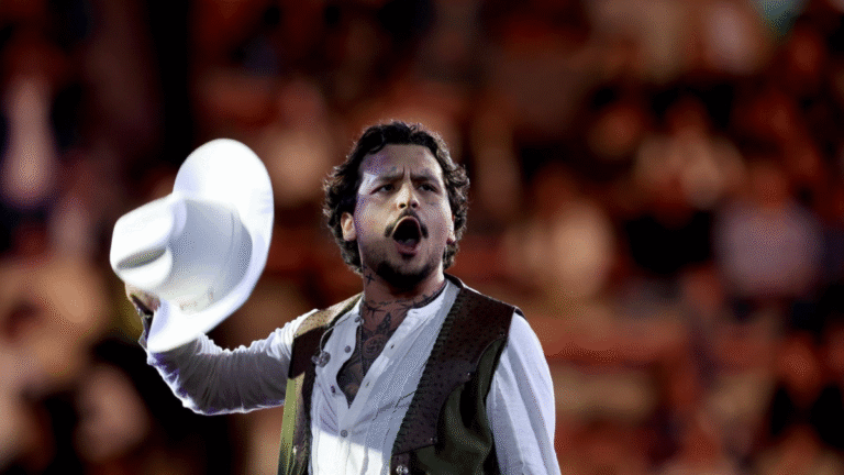 Christian Nodal gana demanda contra disquera colombiana