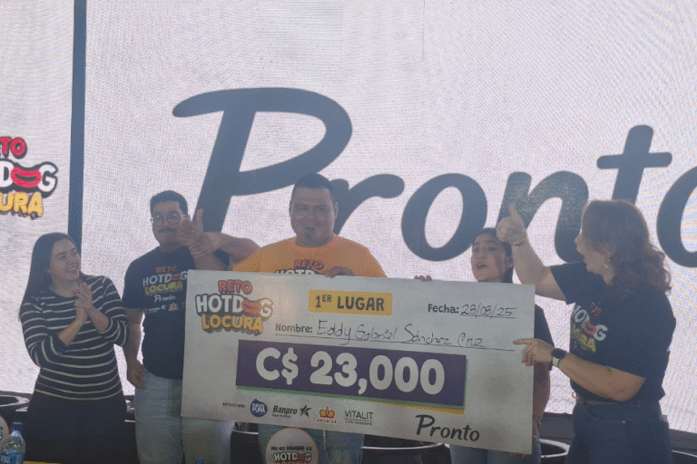 Capitalino gana 23 mil córdobas en reto de «Hot Dog Locura» de tiendas Pronto