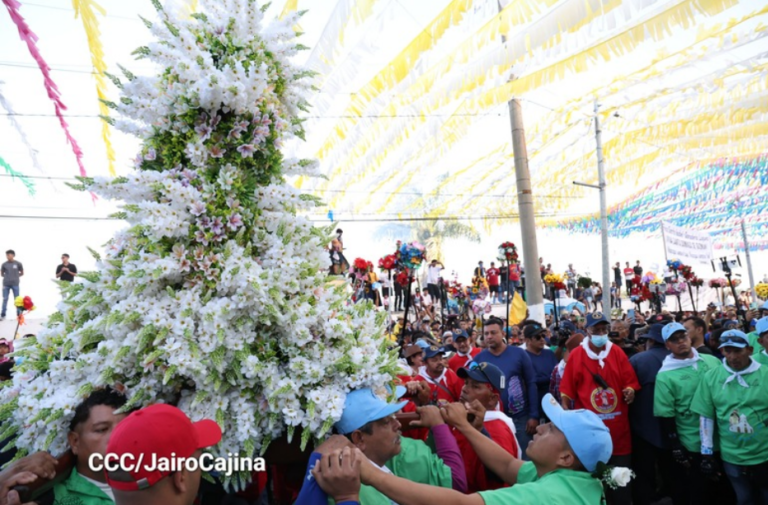 Miles de familias participaron con paz y alegría en traída de Santo Domingo de Guzmán a la capital