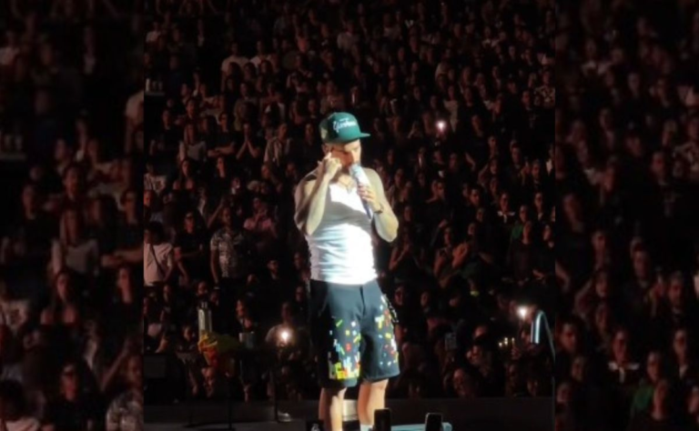 Maluma detiene concierto para pedir a fan que no lleve a su bebé sin protección auditiva