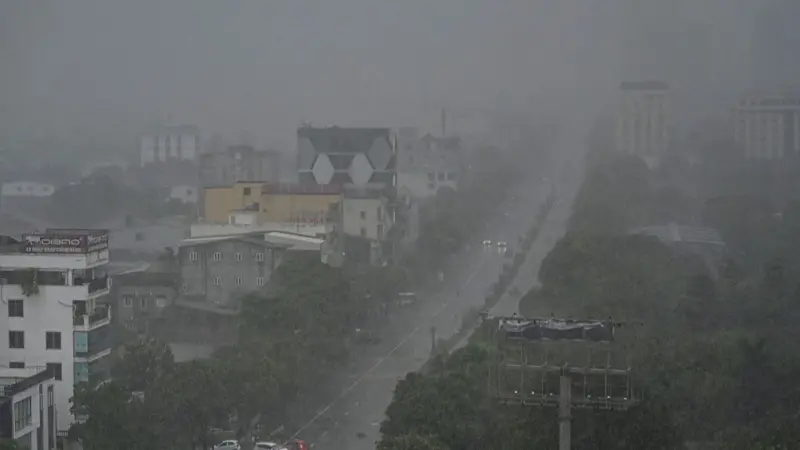 Tifón Kajiki impacta el noreste de Vietnam con gran fuerza obligando a la evacuación masiva de pobladores