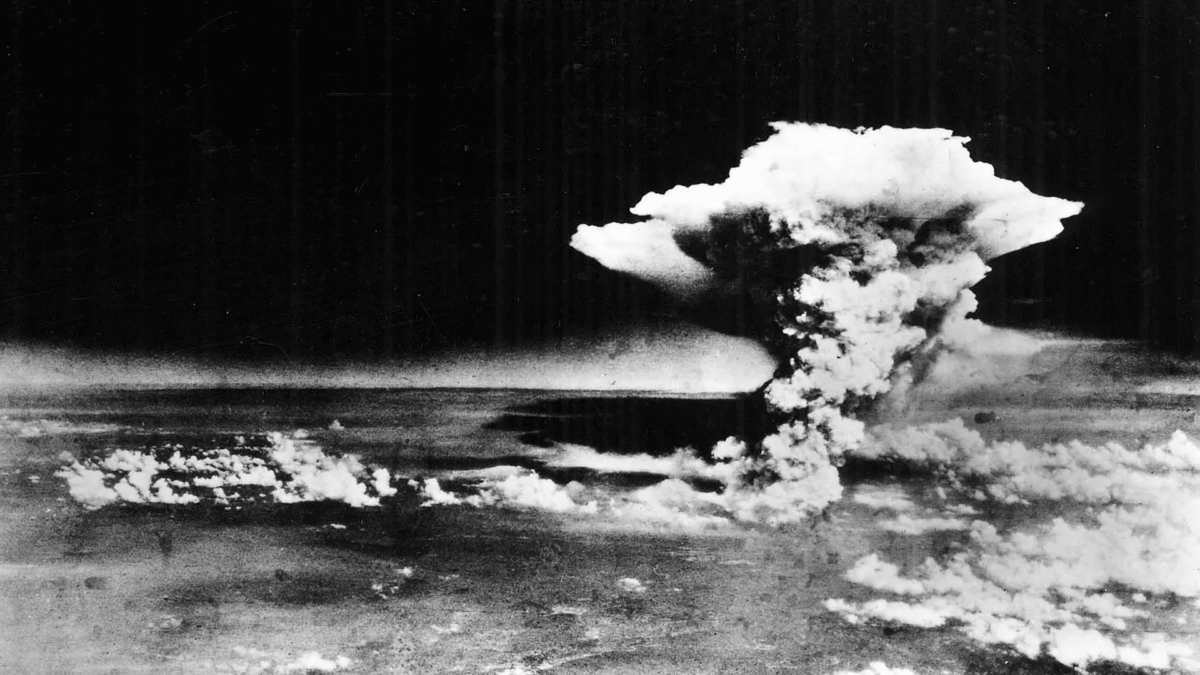 Una fotografía aérea de Hiroshima, Japón, poco después de que se lanzara la bomba atómica