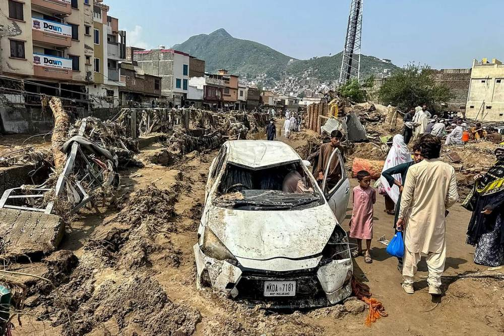 Lluvias monzónicas dejan un saldo devastador de 706 muertos en Pakistán