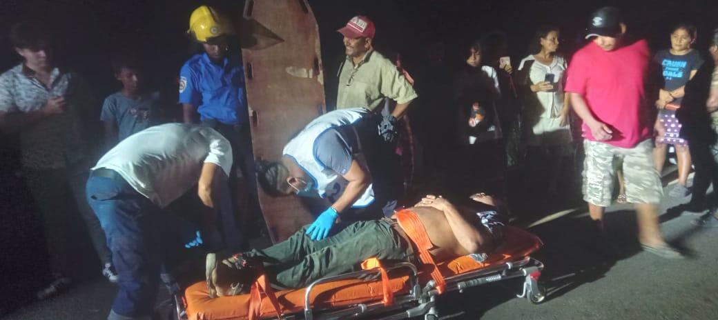 Camionero sufre accidente grave en San Benito