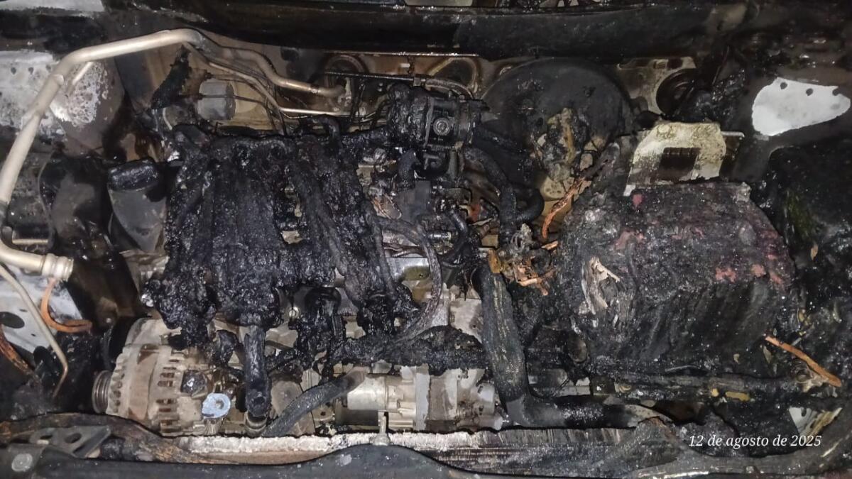 Incendio de auto Nissan en Managua: daños graves