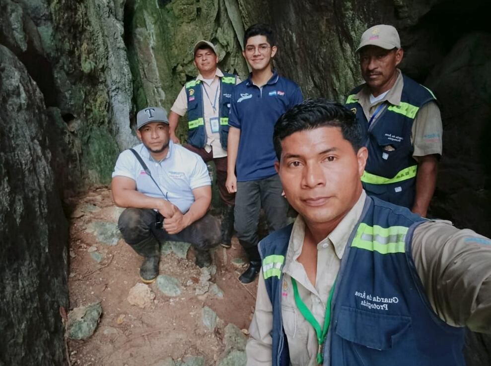 Senderismo en BOSAWÁS: Jóvenes por la conservación