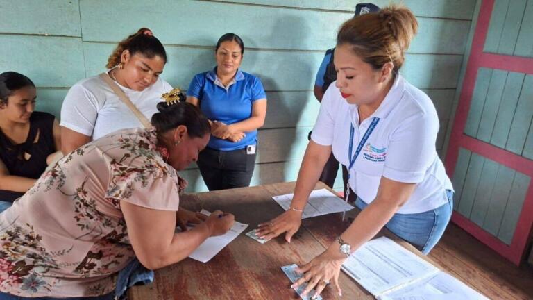 Usura Cero entrega créditos en Bluefields y Kukra River