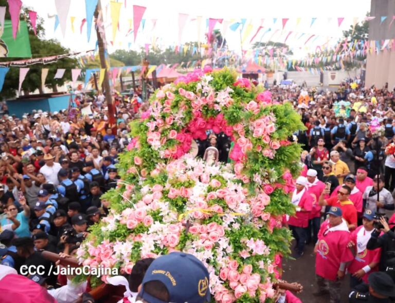 Miles de devotos acompañaron tradicional retorno de Santo Domingo a Las Sierritas de Managka