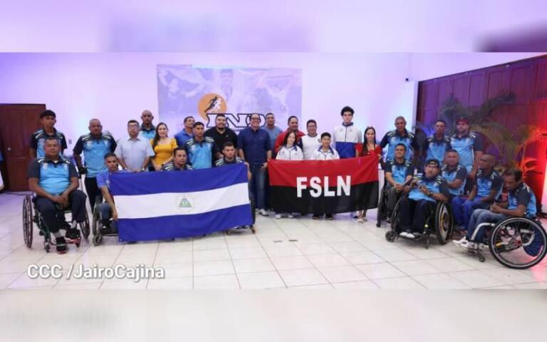 Abanderan selecciones nacionales de baloncesto en silla de ruedas y karate previo a participación en eventos internacionales