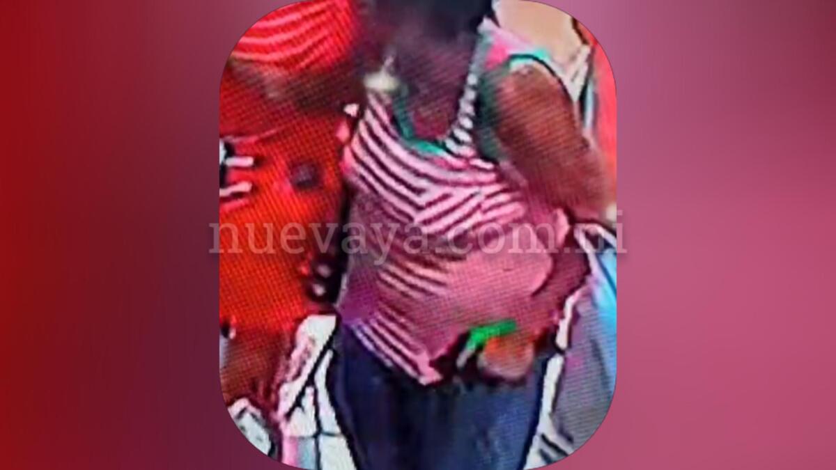 En un abrir y cerrar de ojos estas hábiles gancheras sustraen cartera con una fuerte cantidad de dinero