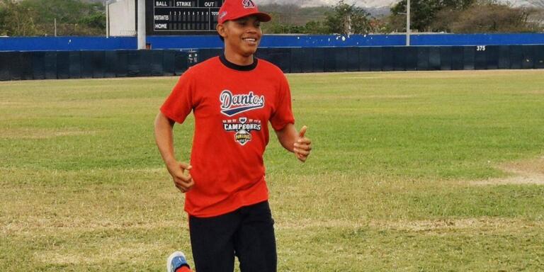 Joshua Quezada, el nicaragüense que brilla en Clase A