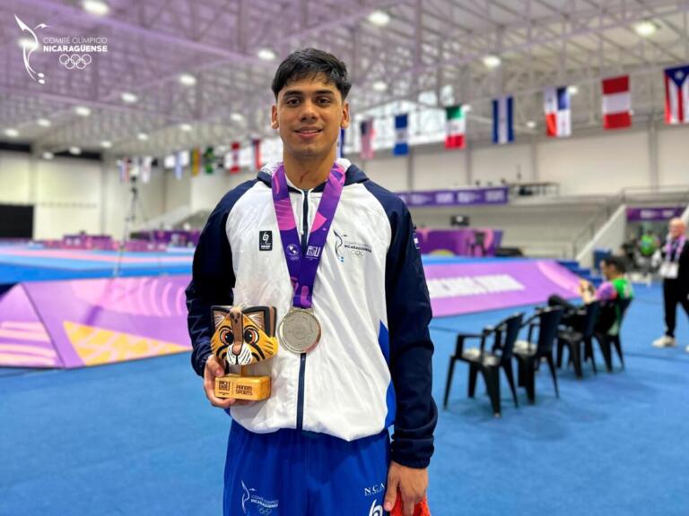 Anderson Cano conquista medalla plata en Karate en Asunción