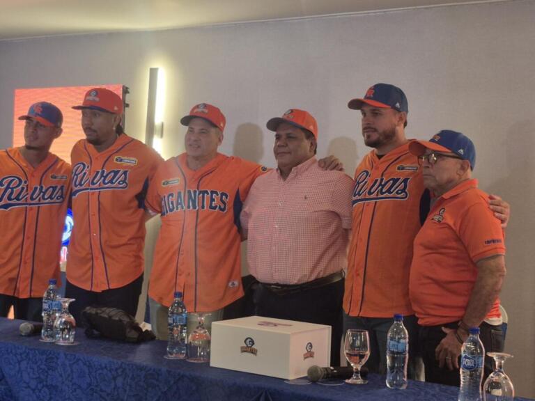Omar Vizquel es presentado como Managers de los Gigantes de Rivas