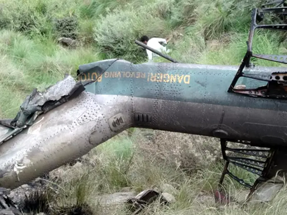 Tragedia en Pakistán: helicóptero militar se estrella matando a 5 personas
